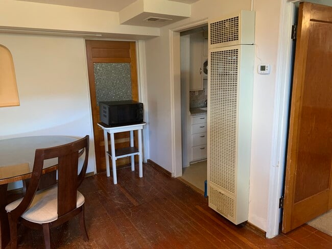 Building Photo - 1210 Foyer Ave