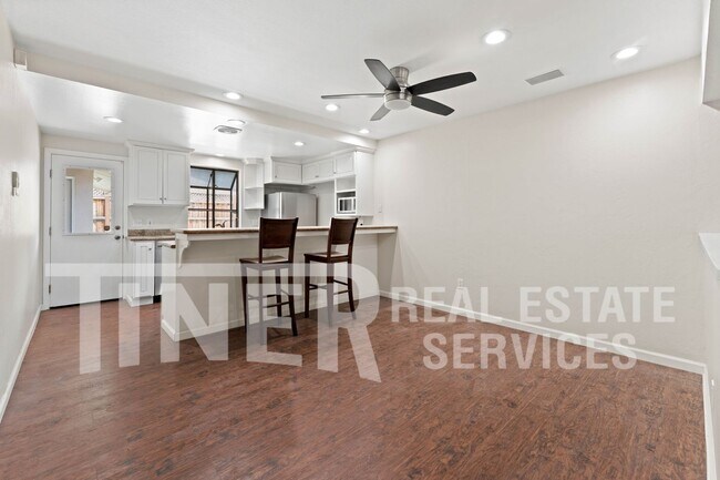 Foto del edificio - 8 Saratoga Cir