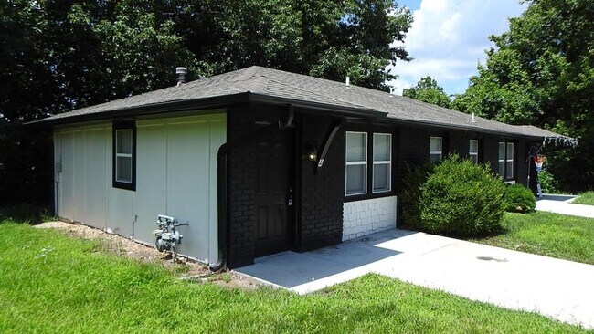 Foto del edificio - 408 NE Westwind Dr