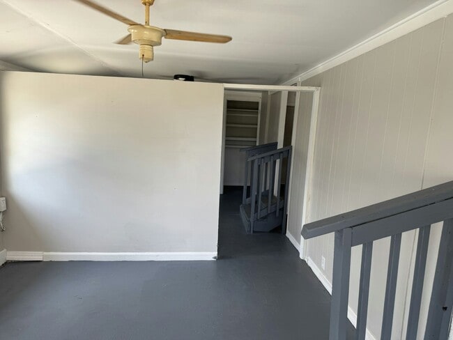 Building Photo - 14 Circle Dr