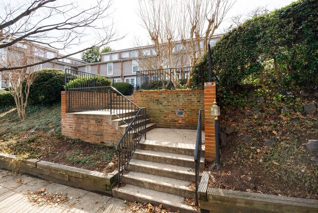 Foto del edificio - 5900 Patterson Ave