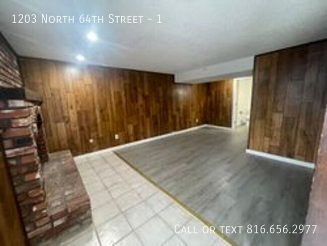 Foto del edificio - 1203 N 64 St