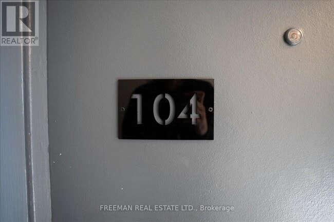 Building Photo - 15 Thorburn Ave