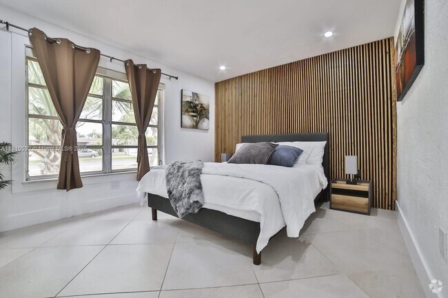 Building Photo - 8651 Sunset Strip