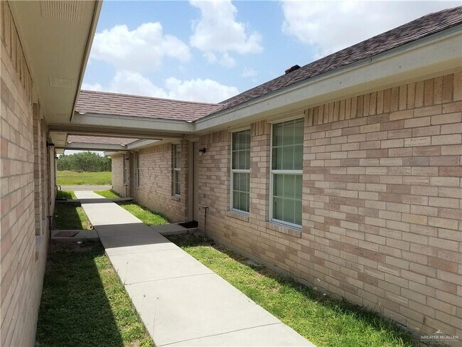 Foto del edificio - 913 E Daffodil Ave