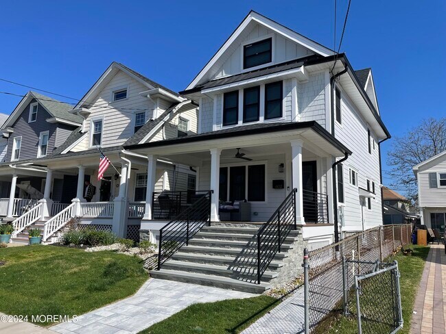 Building Photo - 602 5th Ave