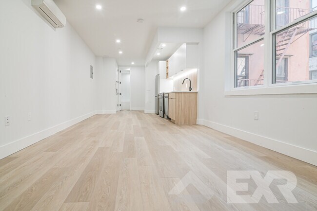 Foto del edificio - 1359 Nostrand Ave