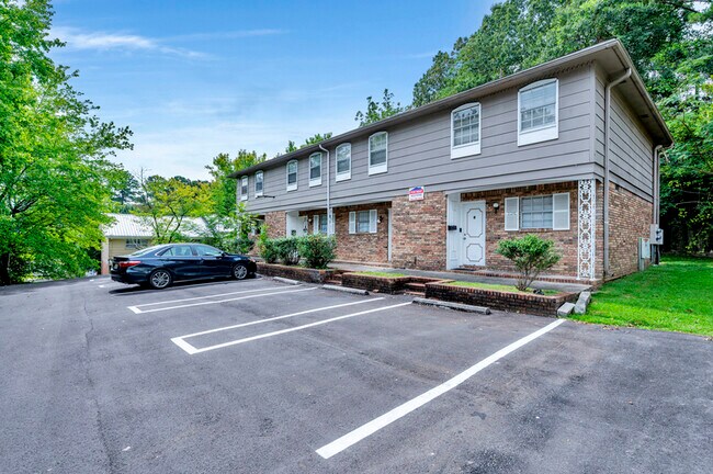 Foto del edificio - 2296 Chapel Hill Rd