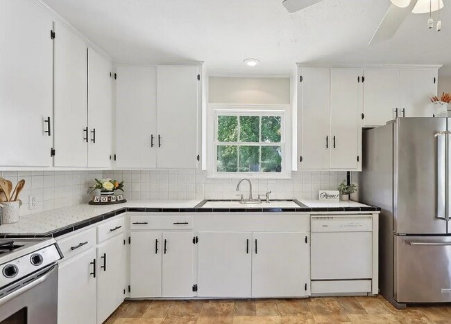 Foto del edificio - 1175 N 23rd St