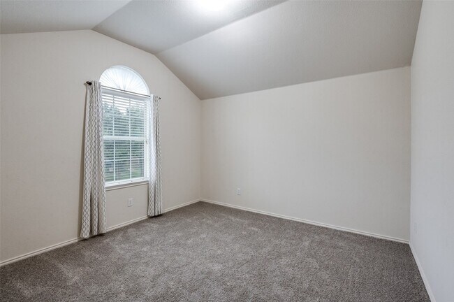 Building Photo - 5904 Mariposa Dr