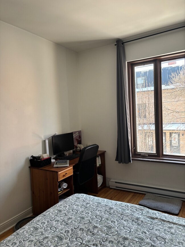 Photo du bâtiment - 3953 Rue De Bullion