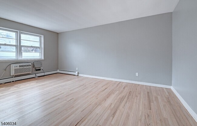 Foto del edificio - 138 Roseland Ave