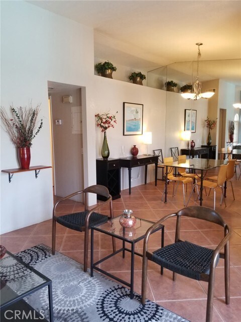 Foto del edificio - 505 S Farrell Dr