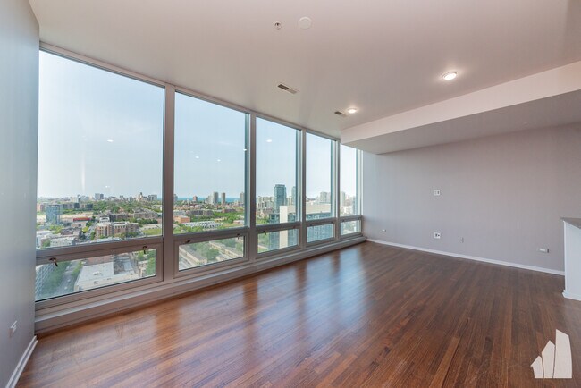 Foto del edificio - 500 W Superior St