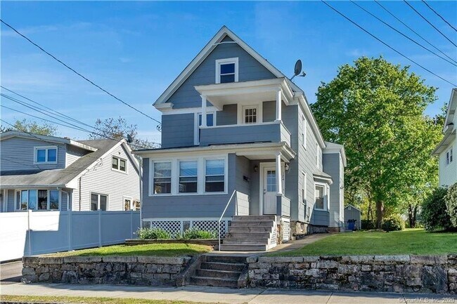 Building Photo - 124 Squire St