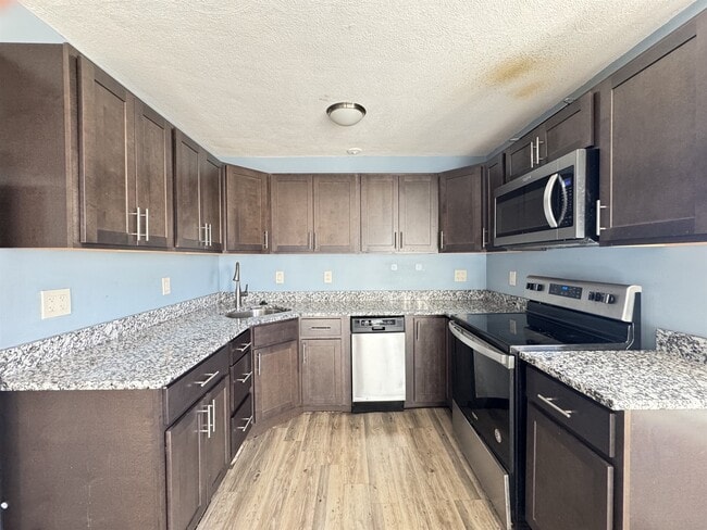 Building Photo - 286 Highland Ave