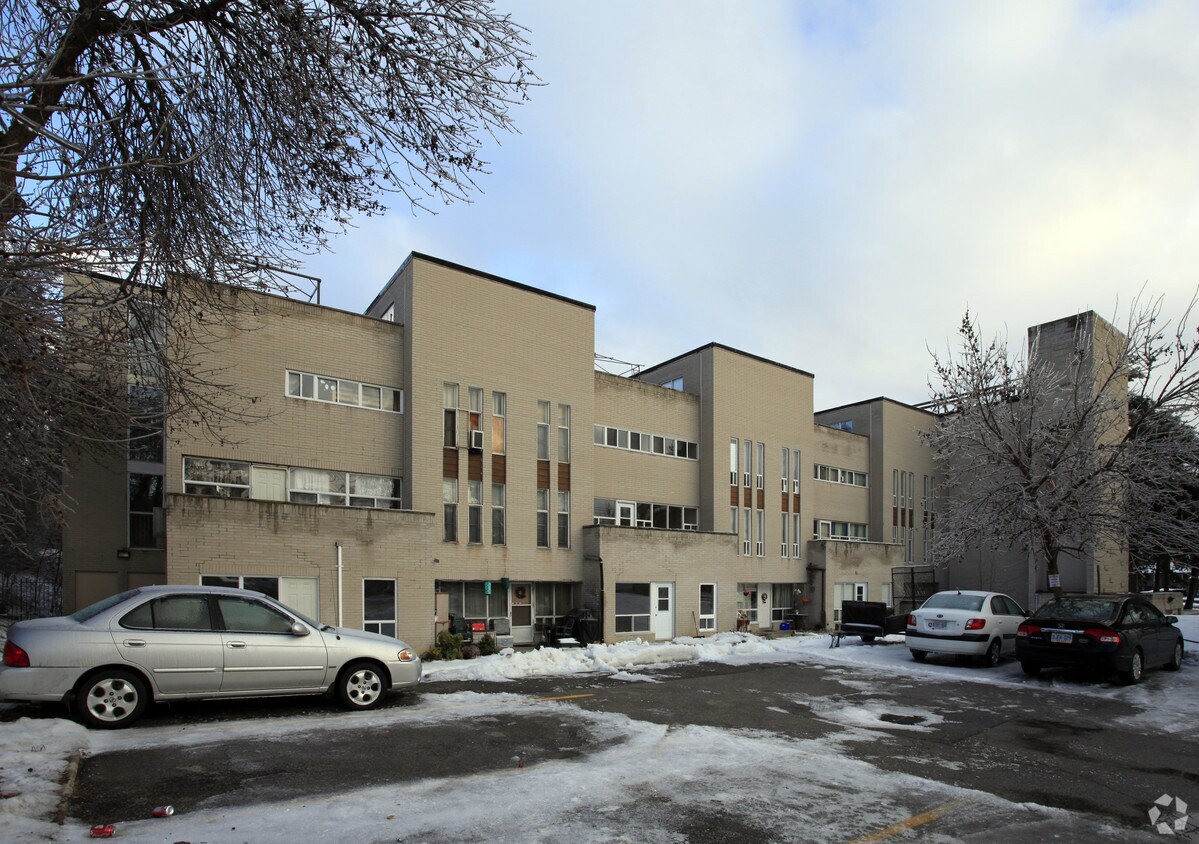 Primary Photo - Rona Place