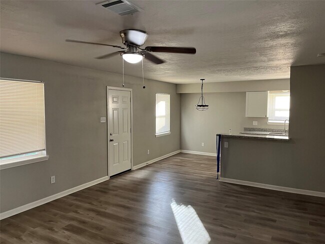 Building Photo - 2314 Pickerton Dr