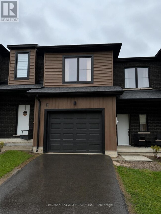 Building Photo - 5 Trailside Dr