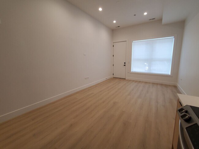 Foto del edificio - 3322 N Halsted St