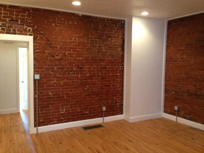 Foto del edificio - Beautiful 3 bed, 1 bath luxury apartment South Side Flats