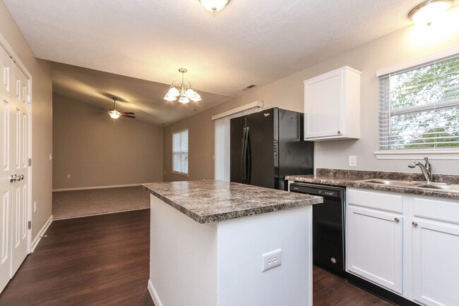 Building Photo - 4529 Woodland Ct