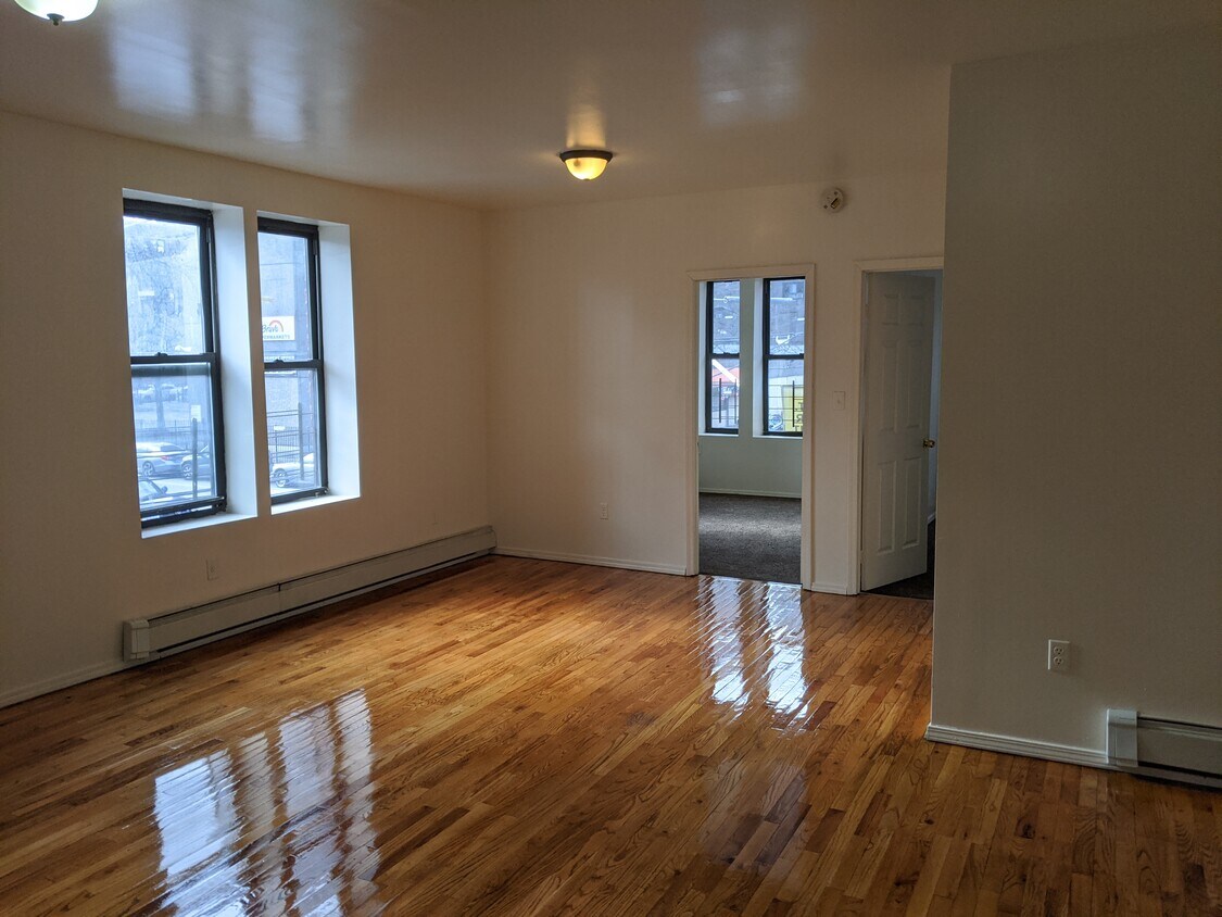 Foto del edificio - 107 E 93rd St