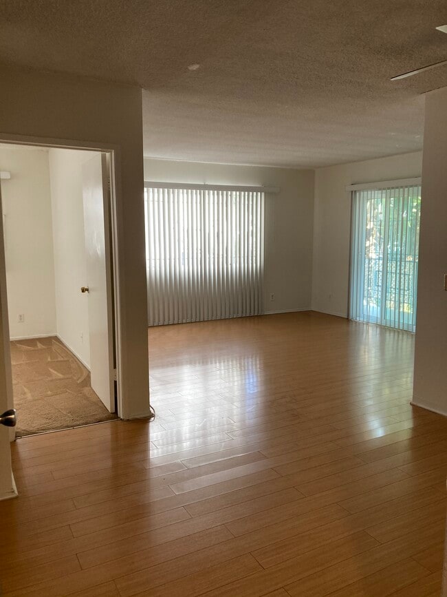 Building Photo - 1725 N Normandie Ave