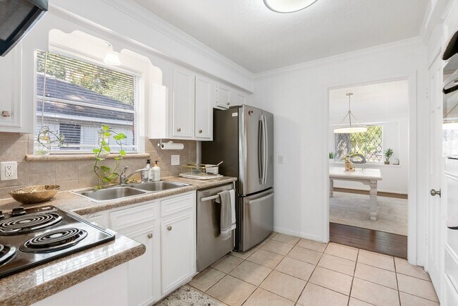 Building Photo - 2214 Deer Valley Dr