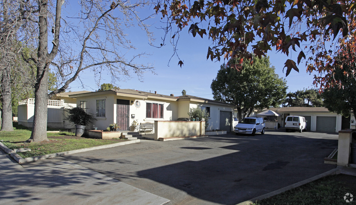 Foto principal - 672-678 N Hickory St