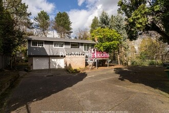 Building Photo - 537 SW 19th Pl