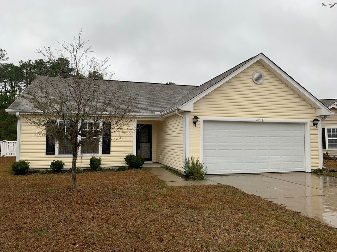 Primary Photo - Pet Friendly & Fenced Back Yard! - 3 Bedro...