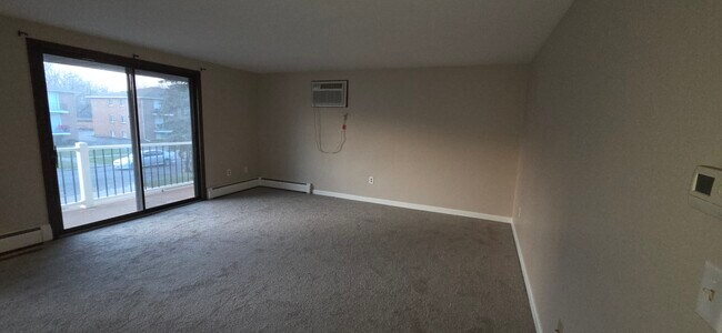 Foto del edificio - 175 Robert Dr