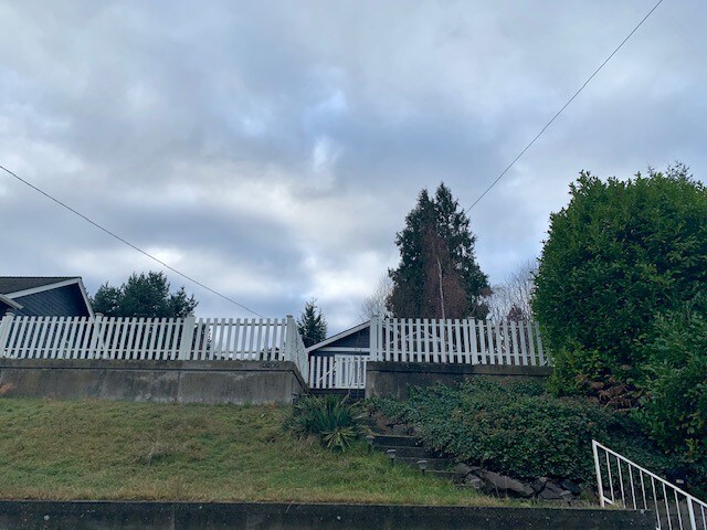 Building Photo - 3209 35th Ave W