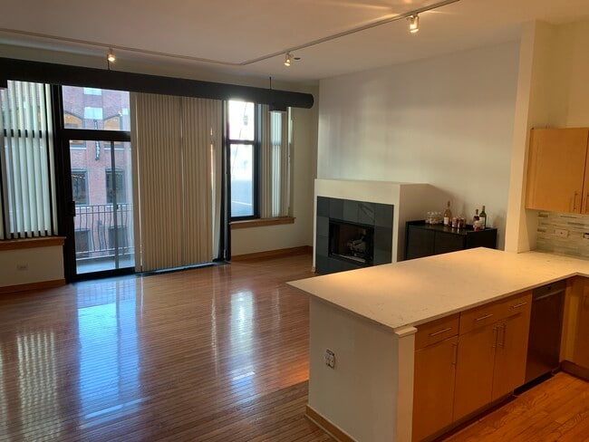 Foto del edificio - 333 W Hubbard St