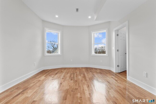 Foto del edificio - 54 Plaza Ave