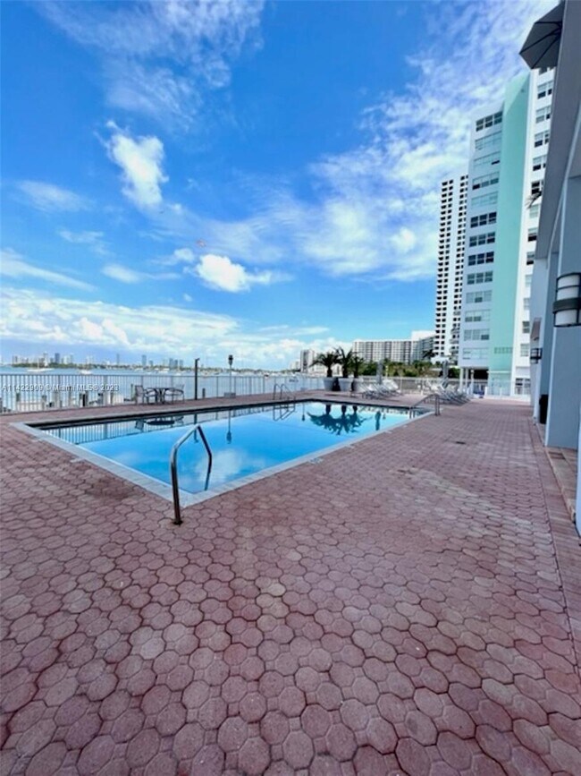 Foto del edificio - 1228 West Ave