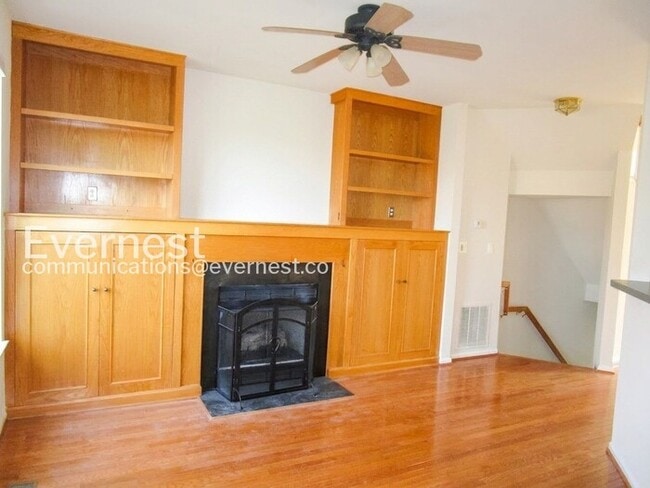 Building Photo - 3-Bed/2.5-Bath Townhome/Available Soon!