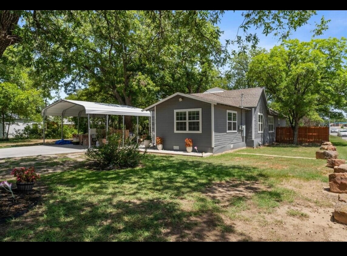 Primary Photo - 808 Cordell St