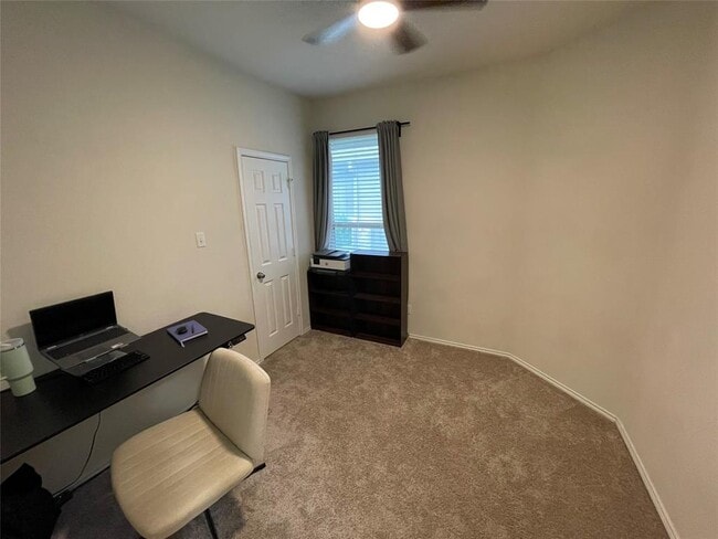 Building Photo - 228 La Dera Dr