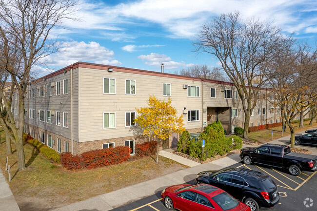 Building Photo - Town's Edge Place Apartments