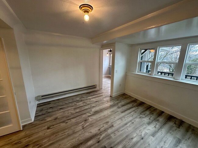 Building Photo - CHARMING 1 BEDROOM TUDOR REVIVAL APARTMENT