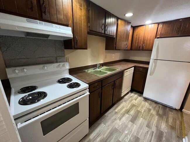 Foto del edificio - 2406 Lyndon Ave