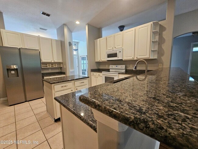 Foto del edificio - 1149 Sandlake Rd