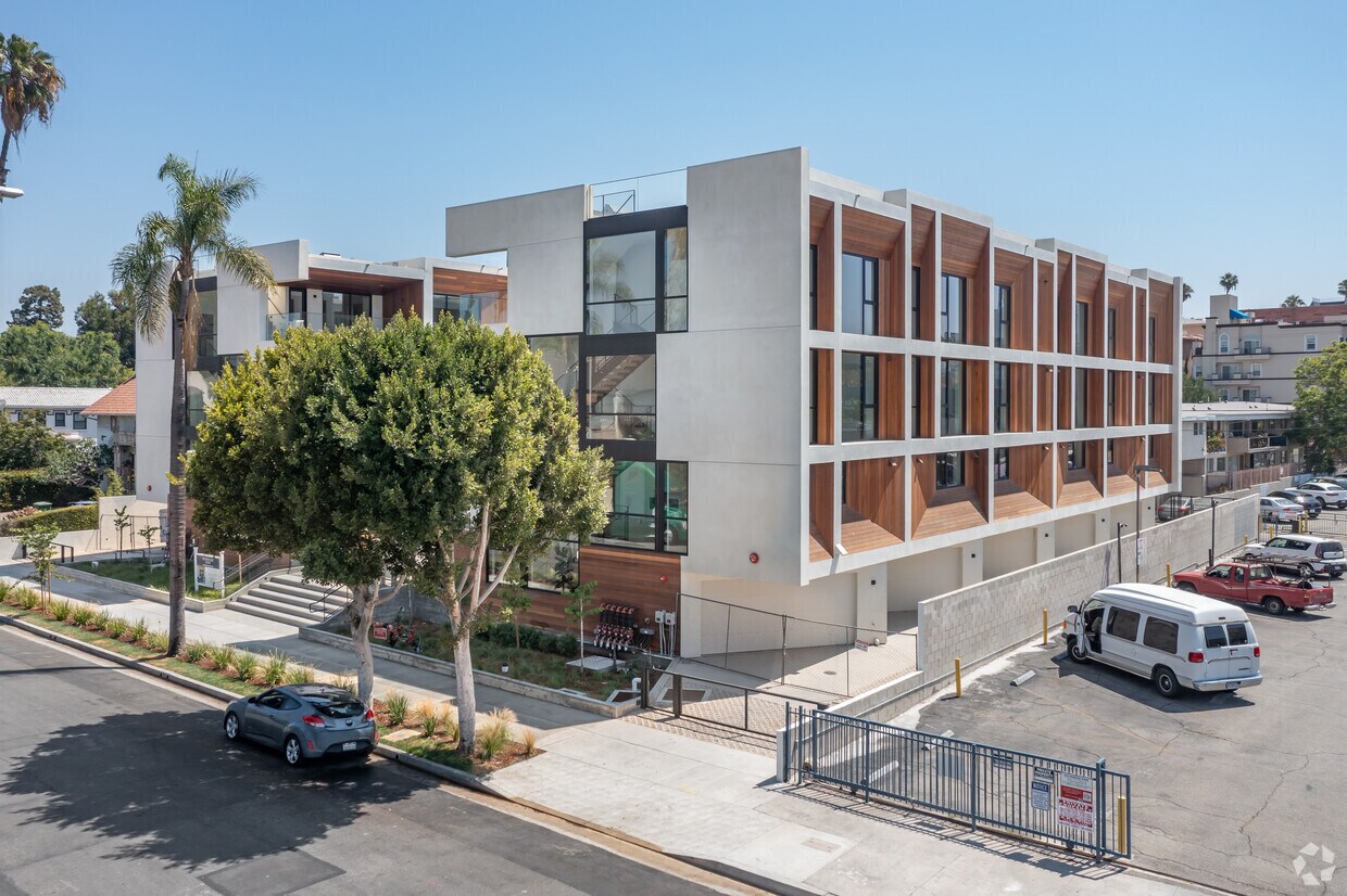 SV Q2 - 610 S Vanness Ave