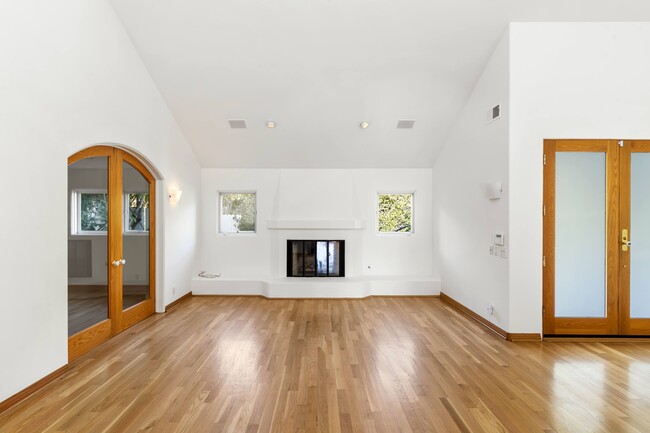 Building Photo - 8040 Woodrow Wilson Dr