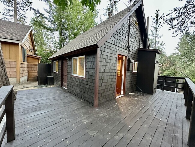 Foto del edificio - 25165 Cedar St