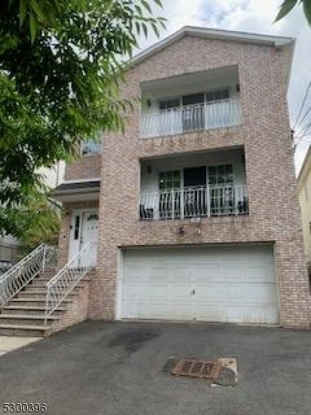Primary Photo - 102 Sylvan Ave