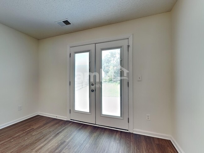 Building Photo - 6335 Dumont Ln
