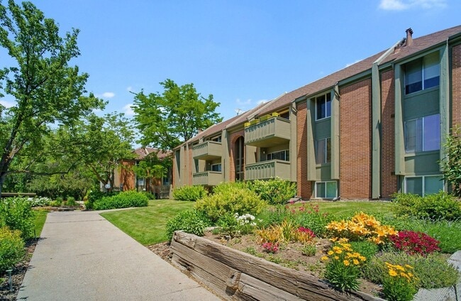 Photo - 1160 S Foothill Dr House